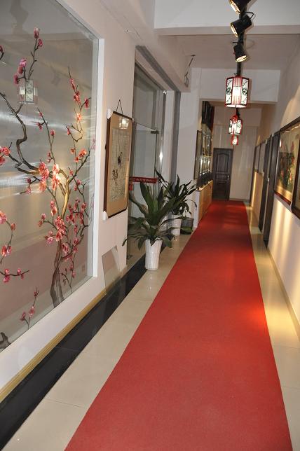 嬌古蘇繡藝術(shù)長(zhǎng)廊，蘇州嬌古蘇繡展廳局部圖