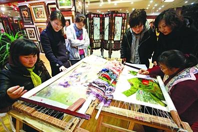 繡娘表演，鎮(zhèn)湖刺繡，天堂繡現(xiàn)場(chǎng)